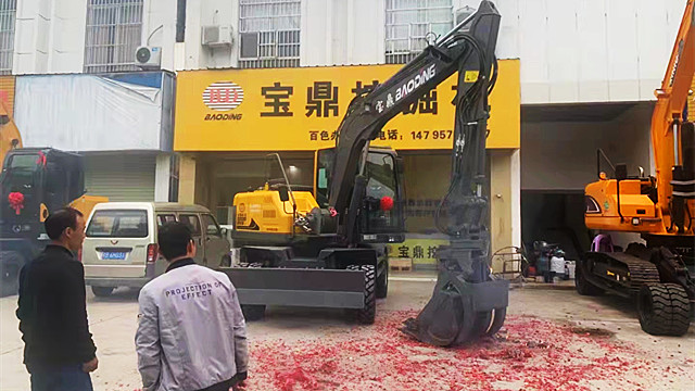 廣西百色銷售寶鼎95抓木機(jī)交付現(xiàn)場(chǎng) 廣西百色銷售寶鼎95抓木機(jī)交付現(xiàn)場(chǎng)